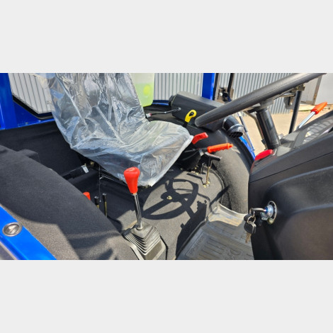 Трактор DongFeng DF404G2 с кабиной Люкс